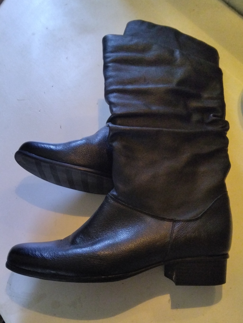 Black Slouch Mid-Calf Heeled Boots - Women's Classic Style